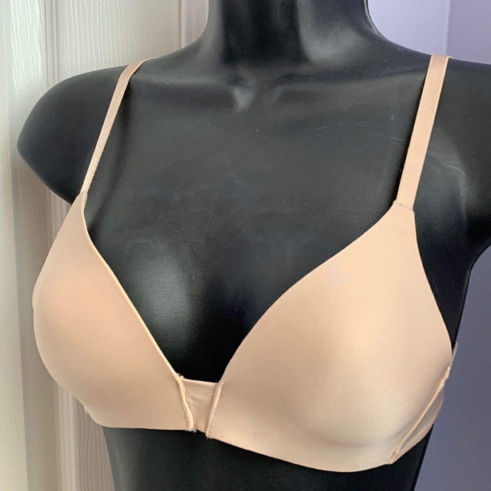 Victoria’s Secret No Wire Lined Wireless Plunge Bra 32A